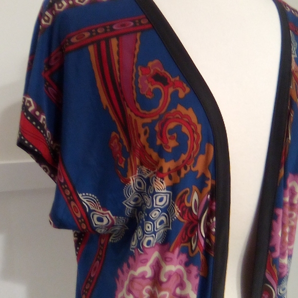 Silk like Oxford Circus Kimono Wrap Top - Picture 4 of 15